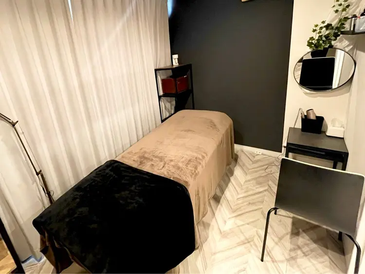 チューニングサロンオム福岡天神店の内観・外観2