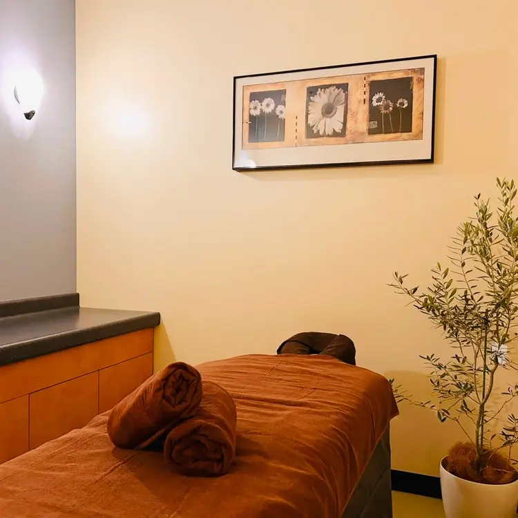 エスティ稲毛ワンズモール店の内観・外観1