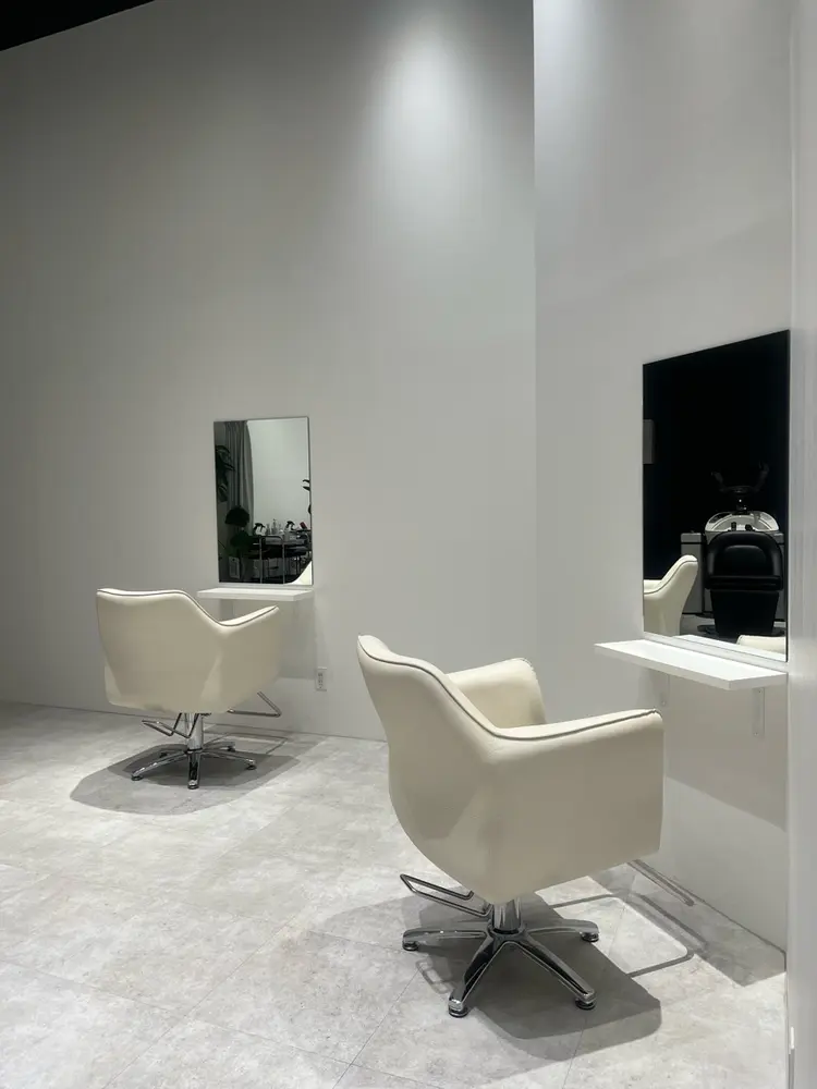 Cuthieオアシス21店の内観・外観2