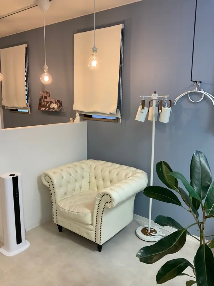 シャルトルズモア三宮店の内観・外観1