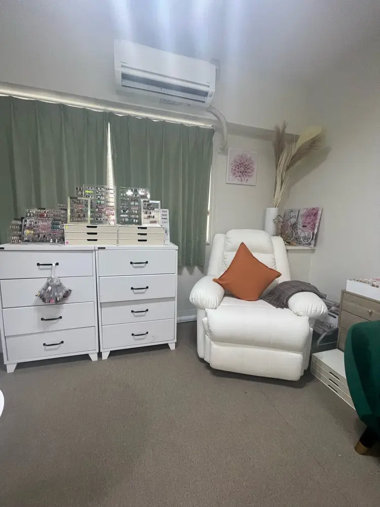 ネイルサロンダイアモンドの内観・外観2