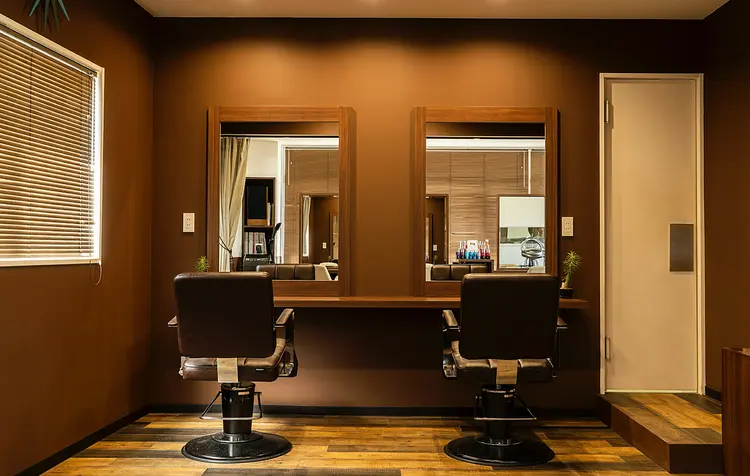 HAIR RESORT PLUMERIAの内観・外観1