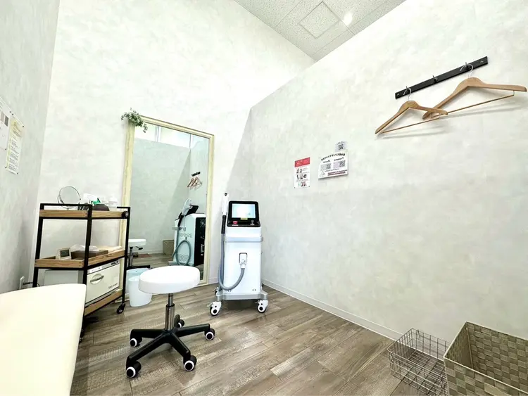 セルフ脱毛・ホワイトニング SELFMADE セルフメイドサンリブしみずの内観・外観2