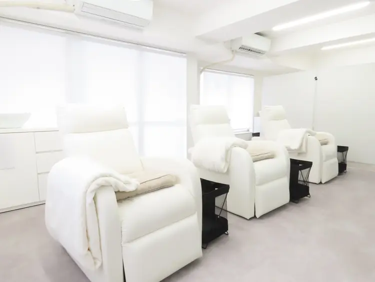 ホワイトニングカフェ 新宿店の内観・外観1