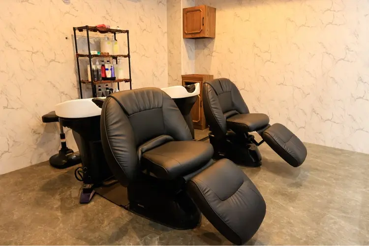 ami by Absolute【アミバイアブソ】新宿の内観・外観2