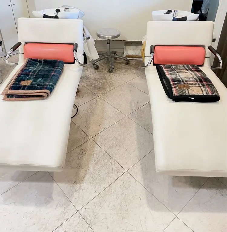 hair design Awesome (avant-garde内)の内観・外観3