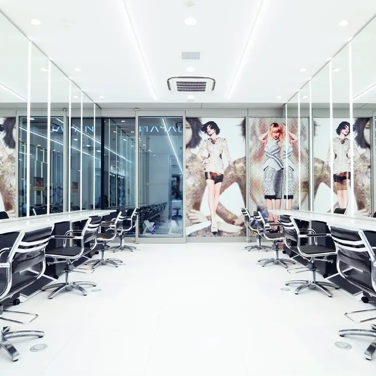 TONI&GUY JAPAN HARAJUKUの内観・外観1