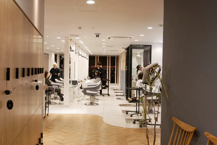 HAIR&MAKE EARTH調布店の内観・外観3