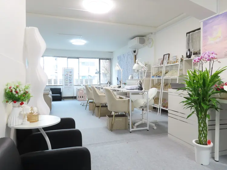 28ネイルサロンの内観・外観3