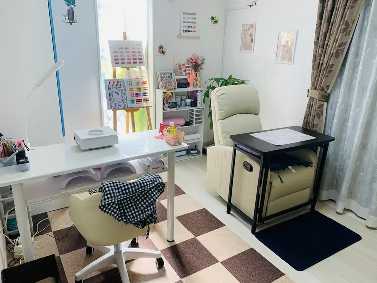 MiKa Nailの内観・外観1