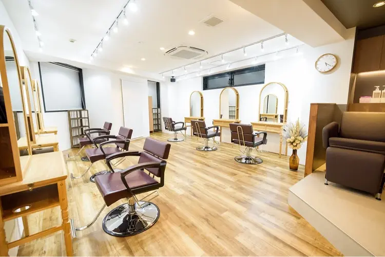 CODE.LINEの内観・外観1