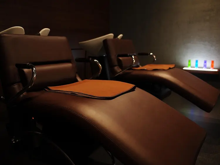 ClementSalonBullの内観・外観2