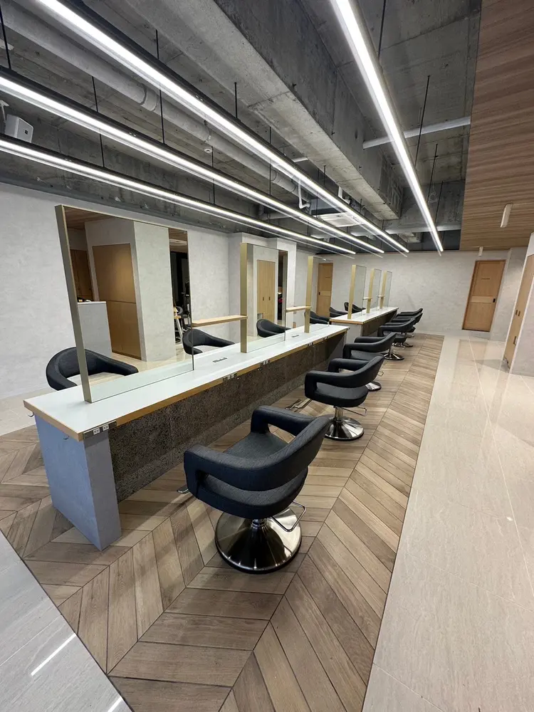hair&make EARTH越谷店の内観・外観2