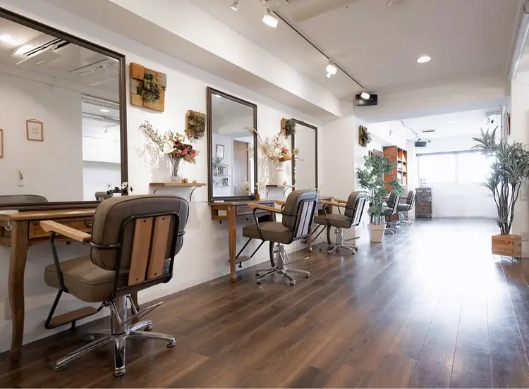 Loufreasy hair &lifeの内観・外観1