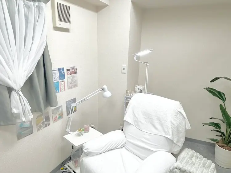 nail&eyelash salon  NANAの内観・外観2