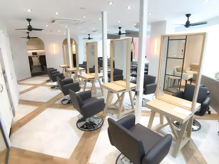 Zina セントラル銀座 髪質改善&トリートメント&ヘッドスパ【ジーナ】の内観・外観2