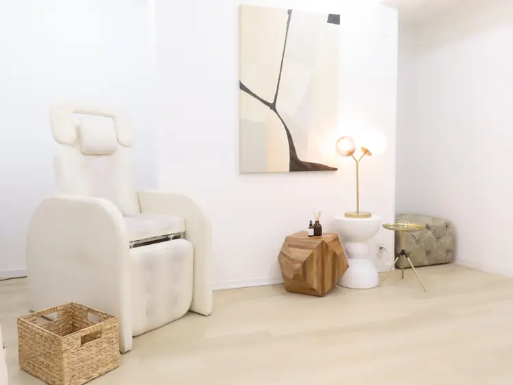 BLUE EYES TOKYO【アイブロウ/眉毛/まつげパーマ/マツエク専門店】の内観・外観3