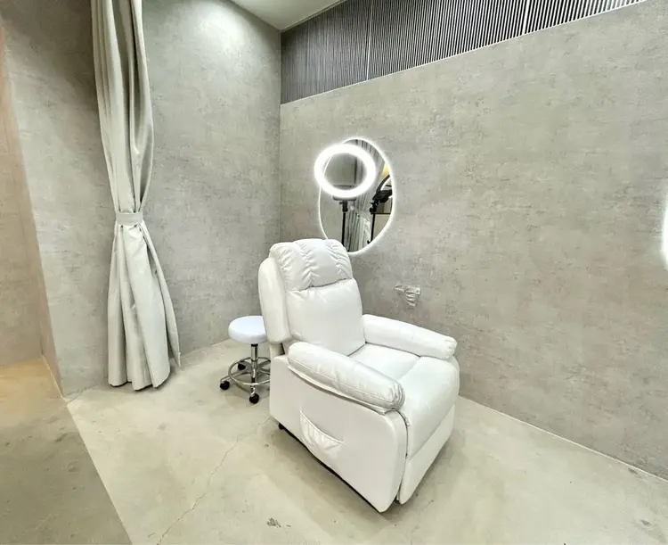 mood パリジェンヌまつげパーマ＆マツエク＆眉毛＆ネイルの内観・外観1