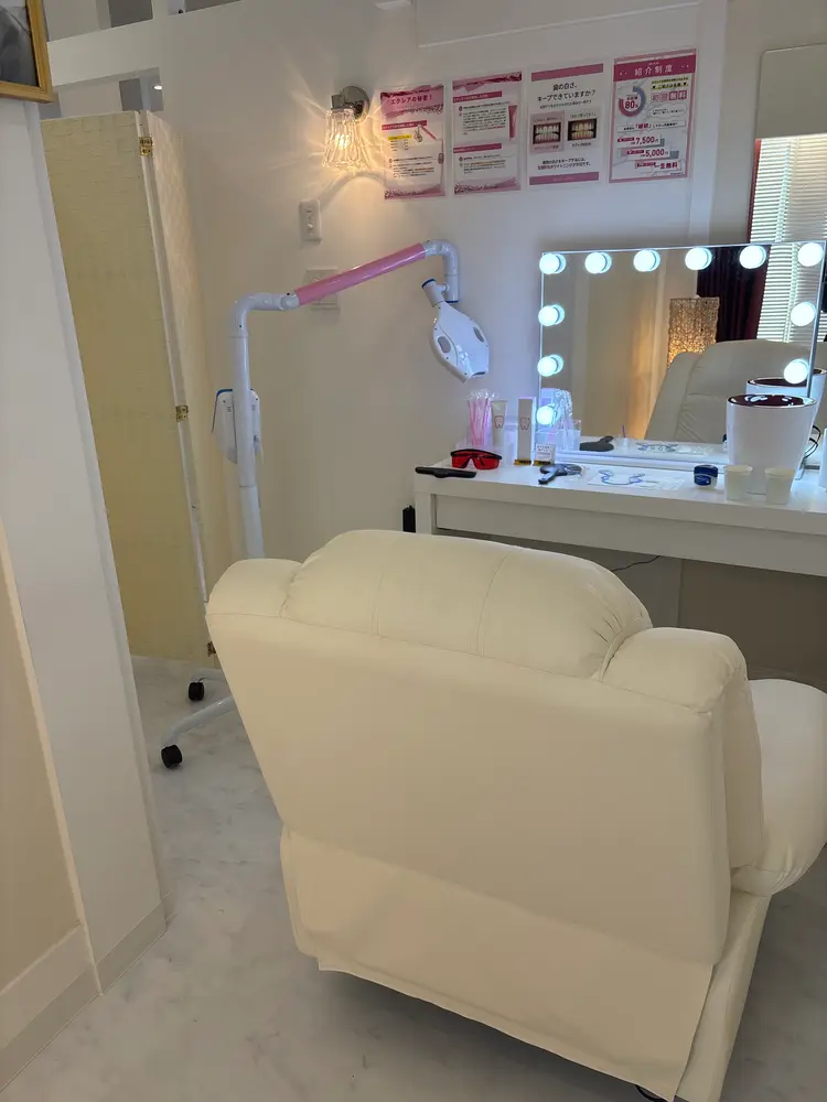 エクシアホワイト大阪梅田店の内観・外観2