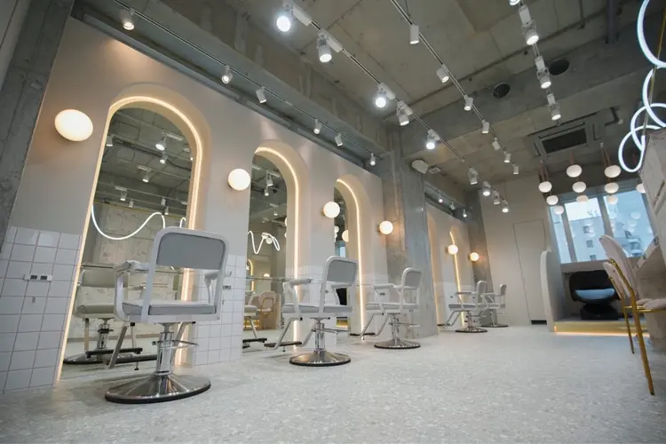 髪質改善サロン Sea shinjuku 新宿南口【シー シンジュク】の内観・外観2