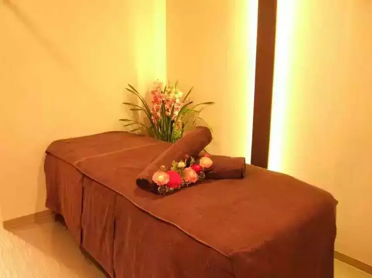 高興リラックス空間 新宿東南口店の内観・外観1