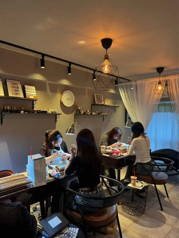 TI.NAILの内観・外観1