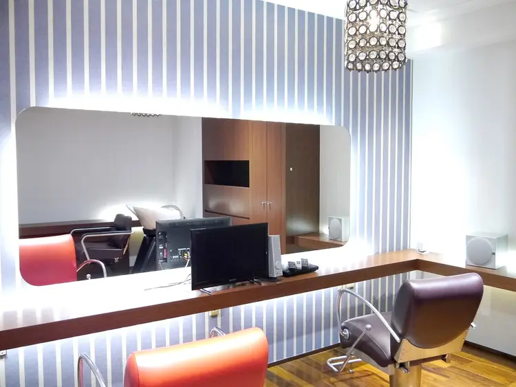 HAIR & MAKE EARTH　武蔵境店の内観・外観2