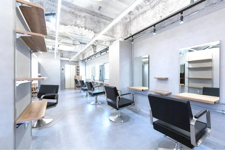 33 【SASA】UMEDAの内観・外観2