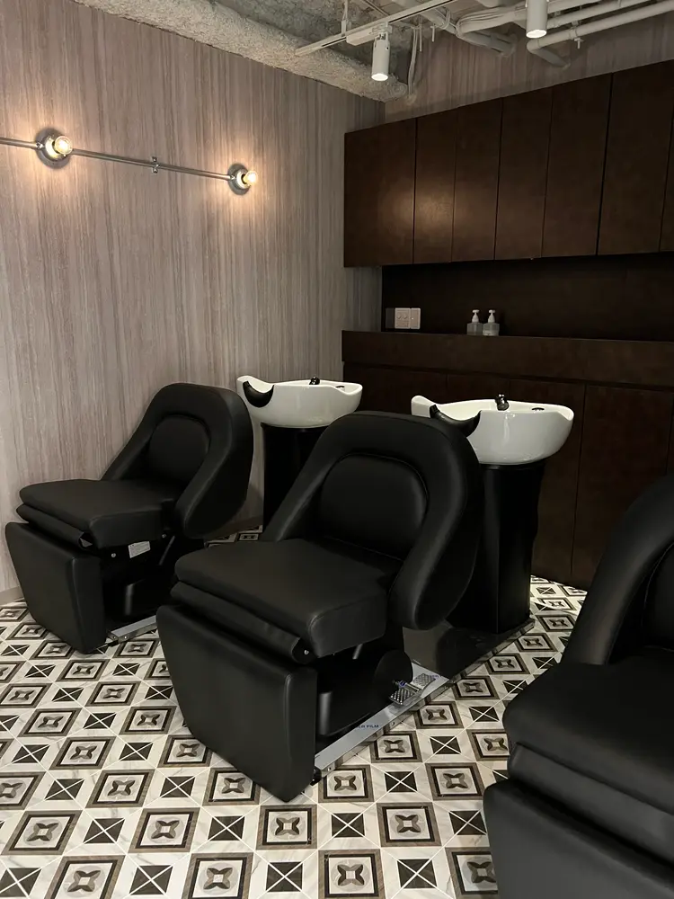 SALOWIN(サロウィン)三宮店の内観・外観2