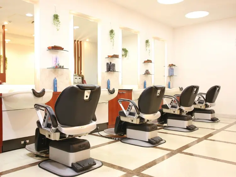 CLESC’戸田店Men‘s(理容室)の内観・外観2