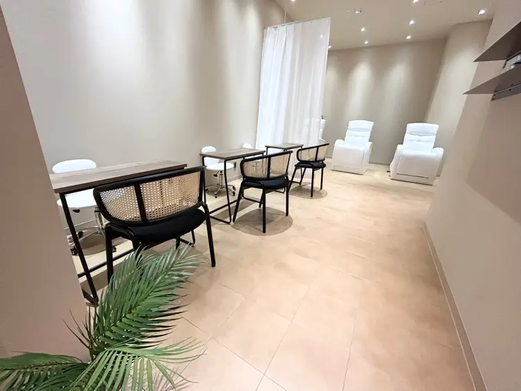 Zina船橋南口 まつげパーマ&ネイル&眉毛 パリジェンヌ/パラジェル取扱いの内観・外観2