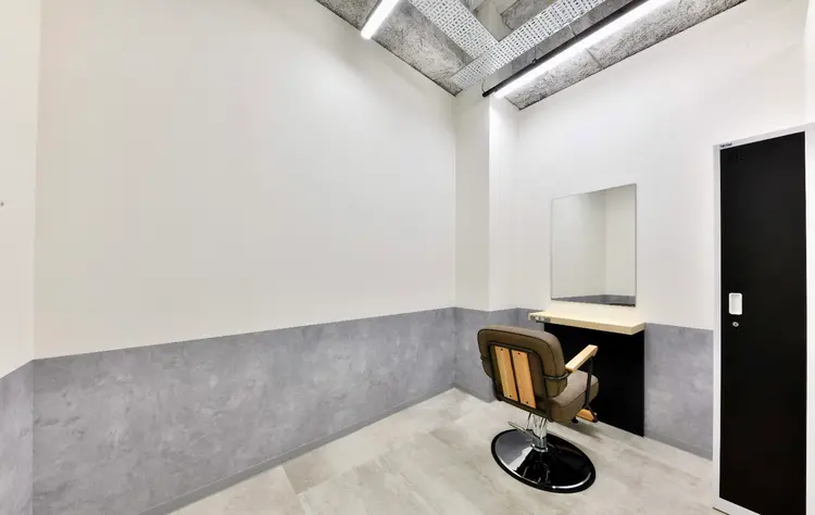 FRAME + HairEsthe 御堂筋難波店の内観・外観2