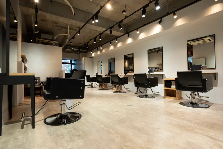 confidence   MEN'S HAIRの内観・外観1