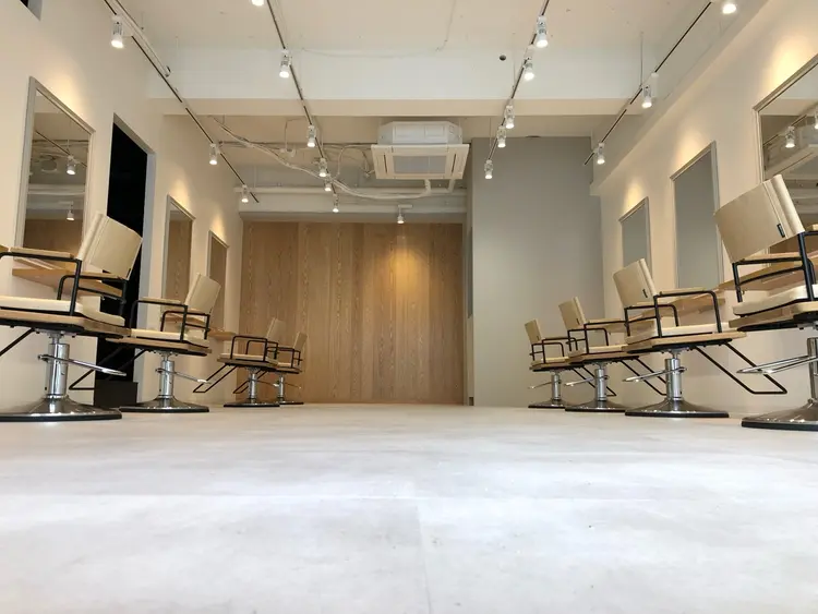 TREAT HAIR DESIGN 津田沼店の内観・外観2