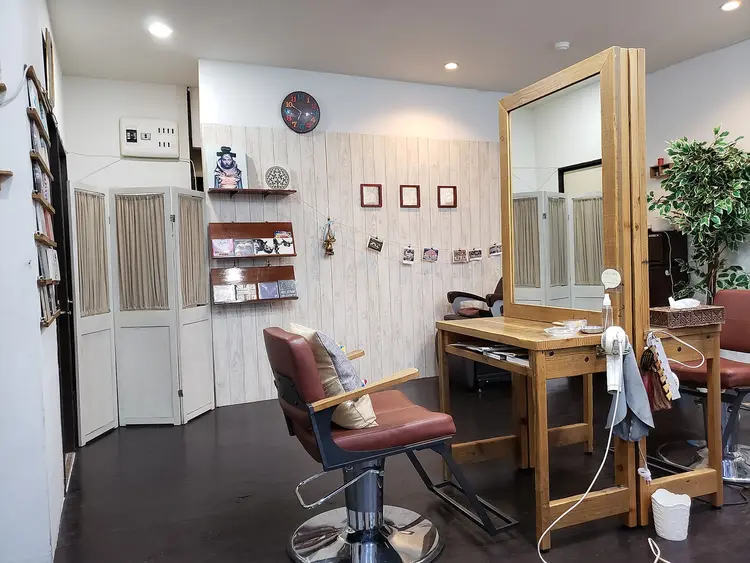 イノセント 青葉台駅店の内観・外観2