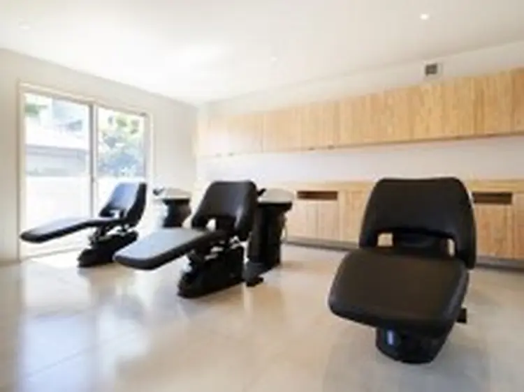 LINOA鵠沼海岸店の内観・外観2