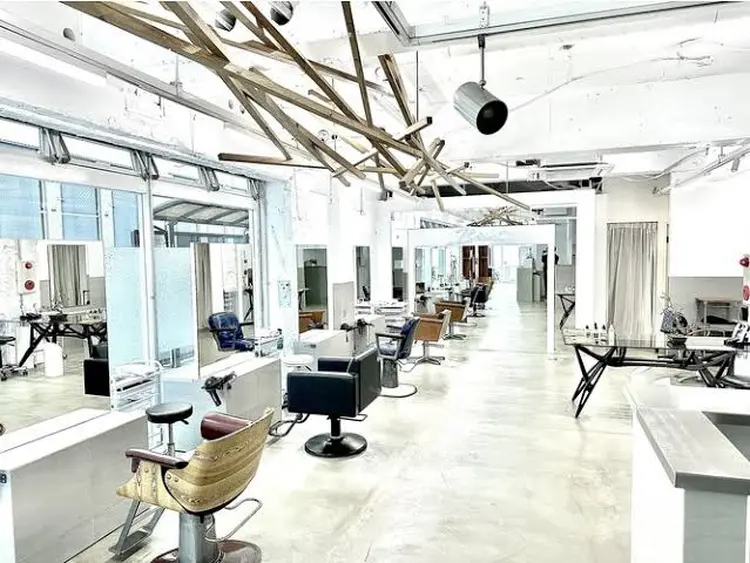 BRISTの内観・外観1