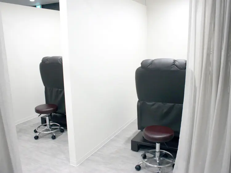 メンズ眉毛サロンi-cool 神戸三宮店の内観・外観2