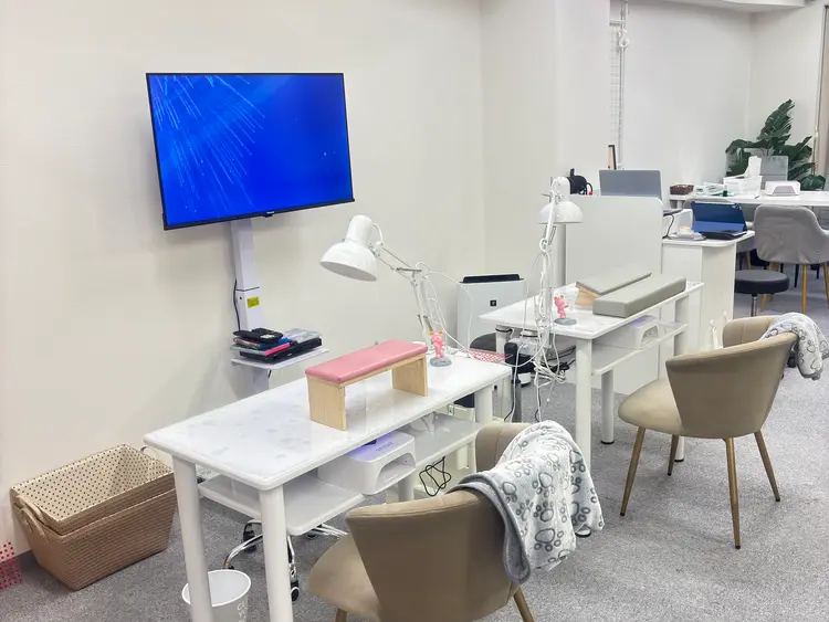 R1ネイルサロンの内観・外観3