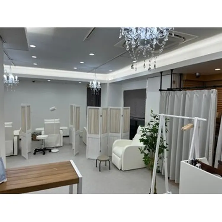 ArisLy三鷹駅前店の内観・外観1