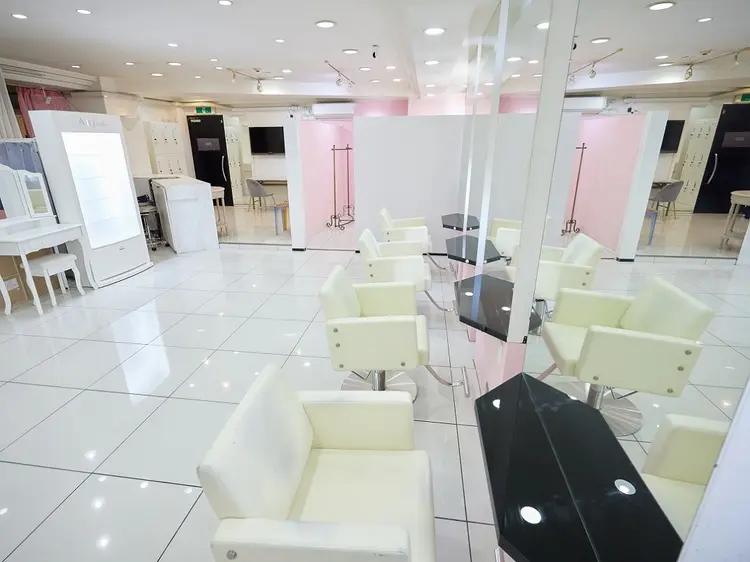 SEASONヘアカラーエクステ専門店大阪オージュア取扱店の内観・外観1