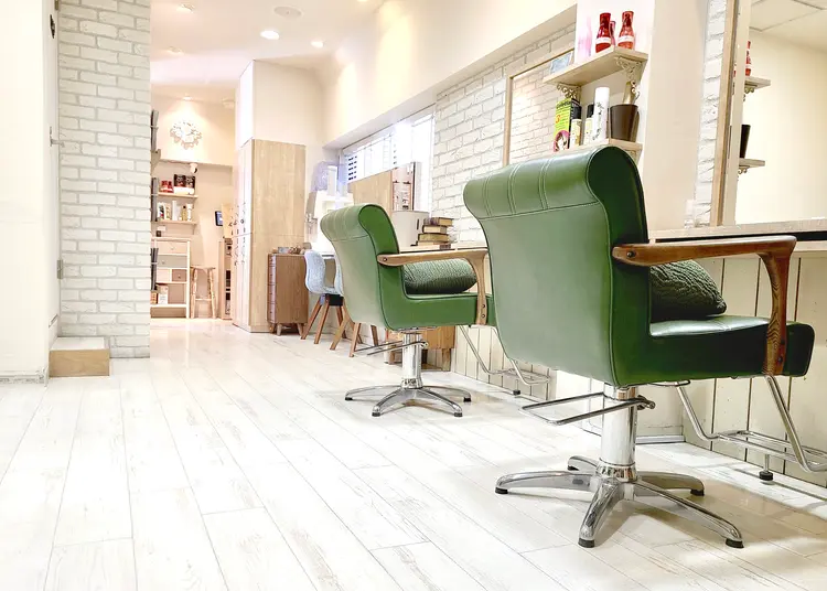 ヘアラウンジ アユンの内観・外観2