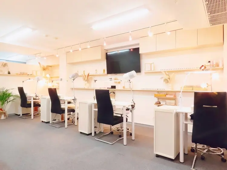 パラジェルプレミアムサロン　銀座　Nail＆Eyelush  LUZの内観・外観2