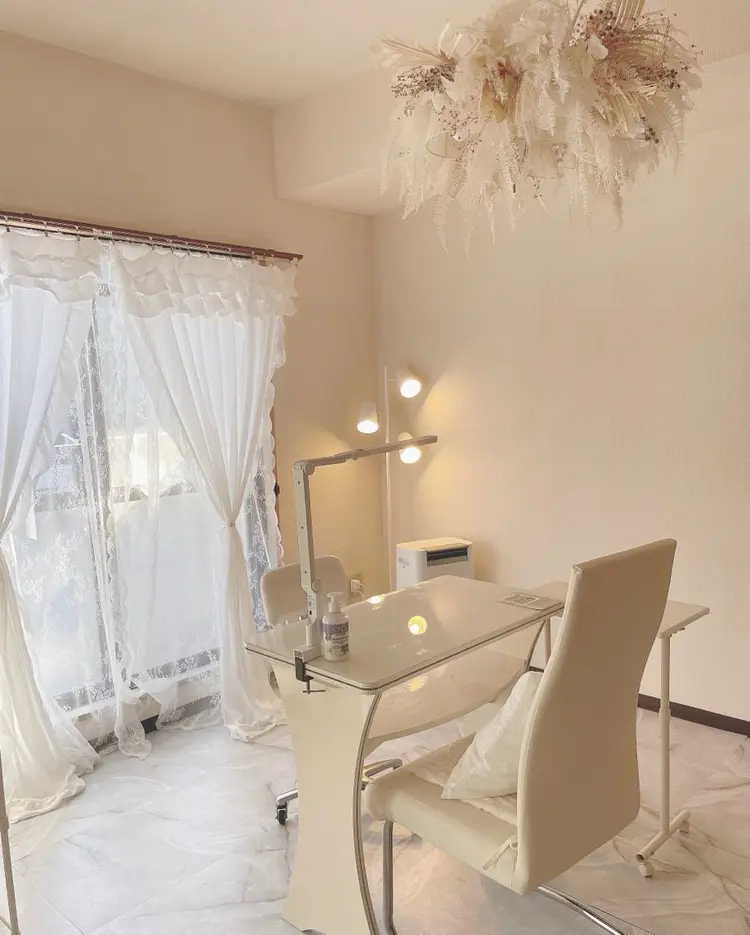 NAIL salon Charmeの内観・外観1