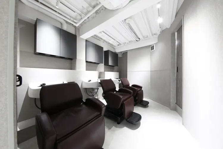 メンズサロン Rolka 池袋店の内観・外観1