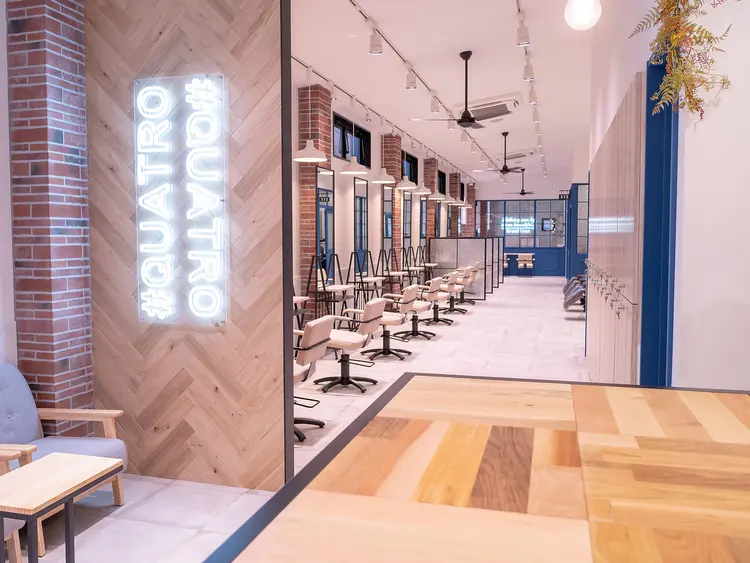 QUATRO水戸店の内観・外観2