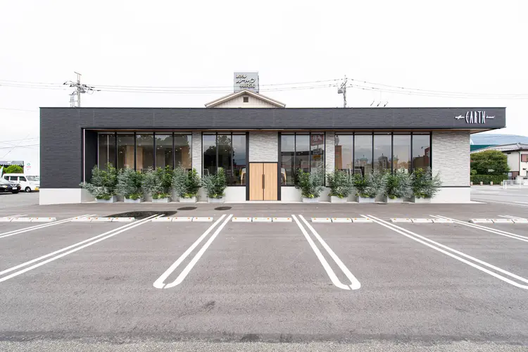 EARTH coiffure beaute 笛吹店の内観・外観1