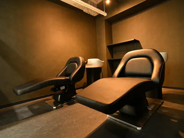 _WHITE By luce 西宮店 【アンダーバーホワイト】の内観・外観2