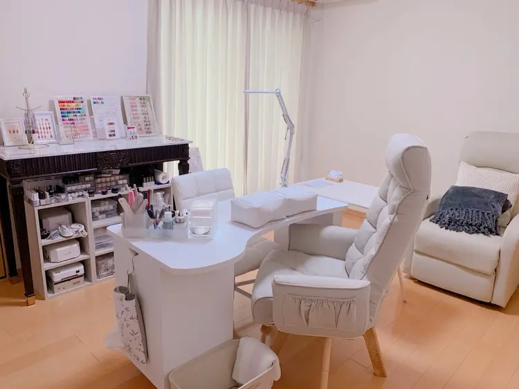 Emi-nailの内観・外観1