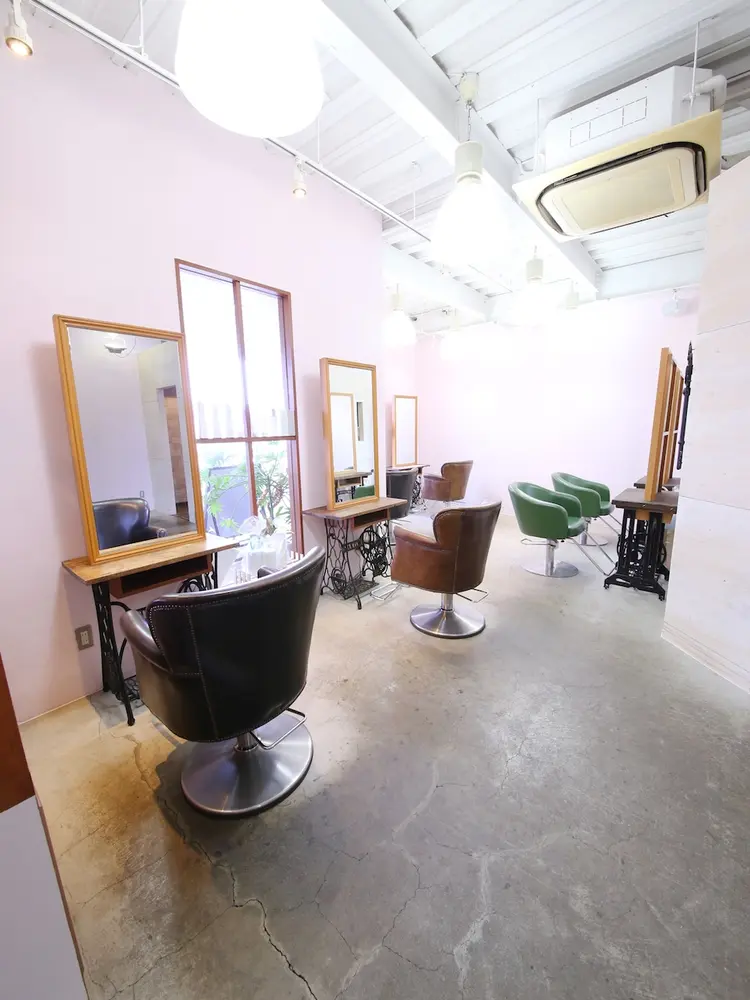 A'zhairLAPAIX三日市店の内観・外観1